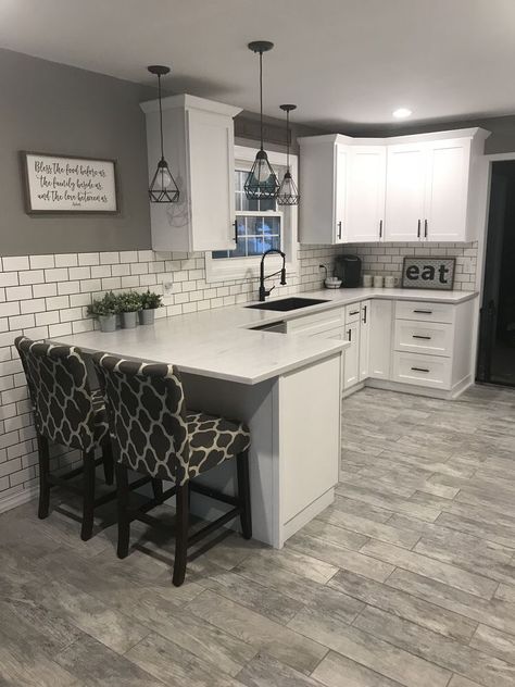 mrsandmrstyles �† Farmhouse Kitchen On A Budget, Modern Farmhouse Style Kitchen, Farmhouse Kitchen Countertops, Kitchen Design Countertops, Kabinet Dapur, Diy Kitchen Remodel, Kitchen Farmhouse, Farmhouse Style Kitchen, Modern Farmhouse Kitchens