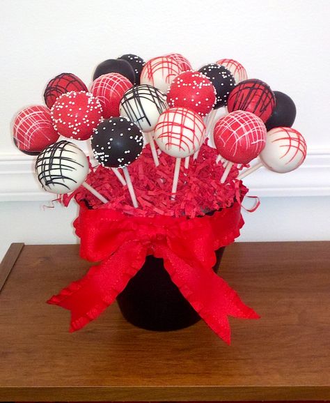 Cake Pop Centerpieces - Cake pops colored and decorated in red, black, and white for a sweet 16's Black Cake Pops, Cake Pop Centerpiece, Red Candy Buffet, Black Cake, בר מצווה, Red Party, Sweet 16 Parties, Cake Balls, Casino Theme Parties