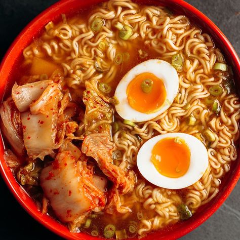 Ramen Kimchi Noodle Soups, Kimchi With Noodles, Kimchi Noodle Soup, Kimchi Soup, Kimchi Chicken, Fresh Kimchi, Kimchi Ramen, Kimchi Noodles, Kimchi Recipe