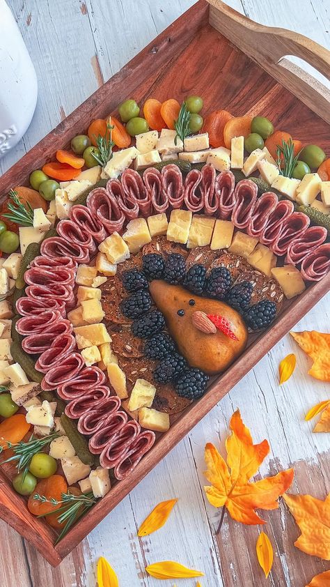 The question: How many ways can you make a charcuterie turkey? The answer: endless possibilities #charcuterie #foodstyling #cheese… | Instagram Relish Tray For Thanksgiving, Charcuterie Turkey, Salami River, Thanksgiving Food Crafts, Charcuterie Board Meats, Thanksgiving Snacks, Thanksgiving Appetizer Recipes, Relish Tray, Turkey Cheese