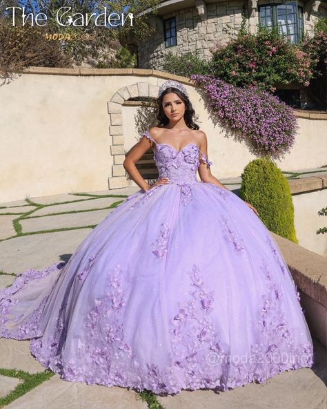 Moda 2000 Quinceanera Dresses Lavender, Quincera Dress Purple, Violet Purple Quinceanera Dresses, Quinceanera Lilac Dresses, Lavender 15 Dress, Purple Quince Court Dresses, Lavender Xv Dresses, Quinceañera Purple Dress, Lavender Purple Quince Dress