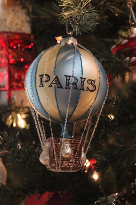 Wedding For Long Hair, Paris Hot Air Balloon, Hot Air Balloon Ornament, Hot Air Balloon Craft, Diy Hot Air Balloons, Christmas Balloon Decorations, Christmas Globes, Blown Glass Christmas Ornaments, Presents Christmas