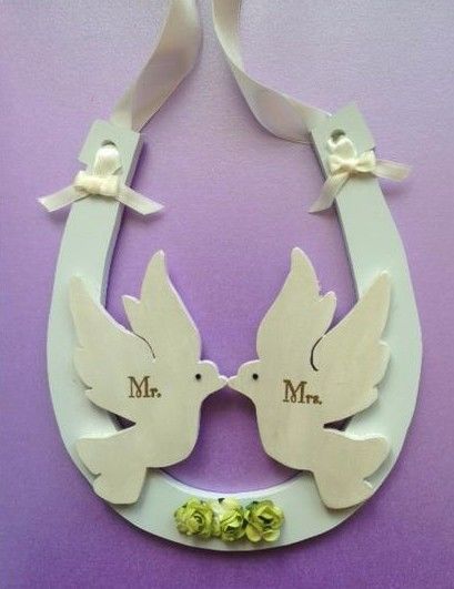 Horseshoe Ideas, Horseshoe Projects, Wedding Horseshoes, Horseshoe Decor, Gift For The Bride, Wedding Bride And Groom, Horseshoe Crafts, Horse Shoes, Good Luck Gifts