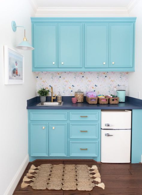 Wet Bar Makeover, Colorful Kitchen Backsplash Ideas, Playroom Upstairs, Backsplash Ideas For White Cabinets, Basement Kitchenette Ideas, Kitchenette Cabinets, Basement Kitchens, Colorful Cabinets, Colorful Kitchen Backsplash