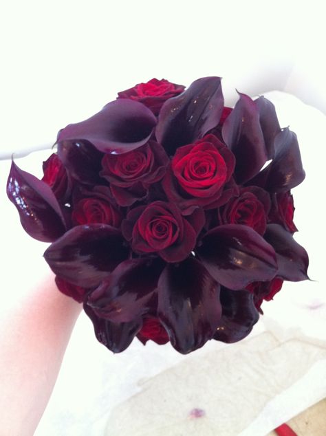 Calla lily and rose bouquet more red roses! :) Lily And Rose Bouquet, Goth Weddings, Purple Lily, Calla Lily Bouquet, High Characters, Lily Bouquet, Goth Wedding, All Things Purple, Wedding Receptions