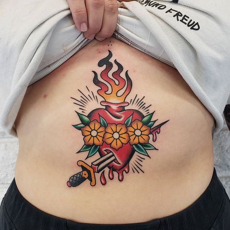 @chris_de_armas publicó en su perfil de Instagram: "Sacred heart done last night for @aceydeesea   @americanvintageoc   #AmericanVintageOC…" Heart Tattoo Sternum, Heart Sternum Tattoo, Tattoo Wade, Tattoo Sternum, Sacred Heart Tattoo, Under Chest Tattoo, Sacred Heart Tattoos, Heart Stuff, Old School Tattoos