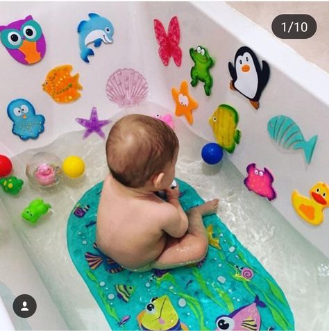 Kids Bathroom With Tub, Baby Pool Ideas, Bath Tub Toys, Kids Bath Tub, Toddler Bath Time, Baby Tub, Toddler Bath, Baby Play Activities, Baby Bathroom