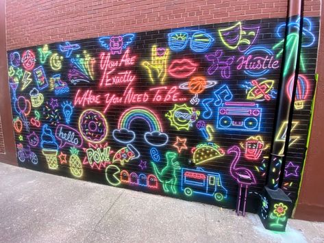 Neon Paint Party Ideas, Neon Wall Mural, Neon Wall Design, 8th Grade Dance Themes, Neon Graffiti, Glow In Dark Party, Mitzvah Themes, Doodle Wall, Dance Themes