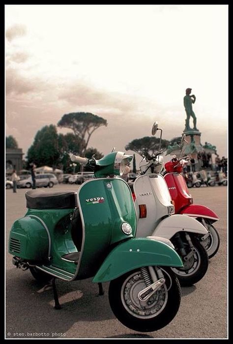 Vespa Vespa 400, Italian Scooter, Vespa S, Classic Vespa, Retro Scooter, Love Memories, Music Night, Vespa Px, Vespa Girl