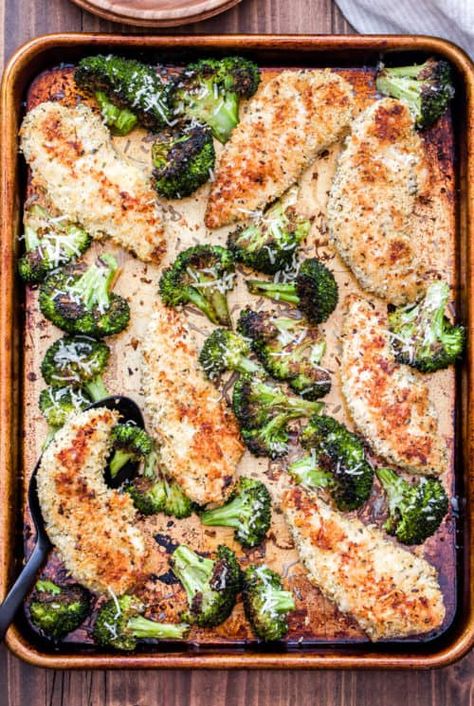 Sheet Pan Parmesan Crusted Chicken and Broccoli. Family-friendly Sheet Pan Suppers. Easy dinner recipes for moms on the go! #dinners #suppers #sheetpan #dinnerrecipes #recipeshealthy #easydinnerrecipes #easyrecipe #sheetpandinners #sheetpanrecipes #supperideas #brocolli #chickenrecipes #parmesanchicken Dinner Broccoli, Foil Pack Meals, Thai Chili, Sheet Pan Suppers, Sheet Pan Dinners Recipes, Chicken And Broccoli, Parmesan Crusted Chicken, Parmesan Crusted, Pan Chicken