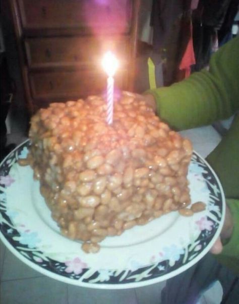 When this baked bean birthday cake was actually a thing. Bean Cake, Gross Food, Bean Cakes, Master Chef, Weird Food, Baked Beans, Dankest Memes, In The Middle, The Middle