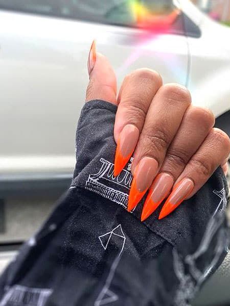 Neon Design Nails Summer, Long Orange French Tip Nails, Stiletto Nails Summer Colors, Orange Neon French Nails, Orange French Acrylic Nails, Neon Orange Nail Ideas Summer, Nail Designs Stilleto Long, Orang Nails Ideas, Bright Tip Nails