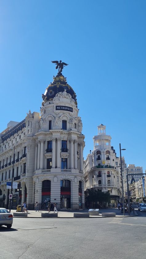 The Metropolis building is an office building in Madrid, Spain, on the corner of Calle de Alcalá and Gran Vía. Metropolis Madrid, Madrid Aesthetic, Fav Place, On The Corner, Madrid Spain, Office Building, Metropolis, Madrid, Spain