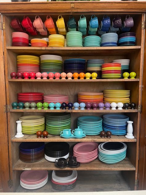 Fiesta Ware Display, Glass Collection Display, Fiestaware Color Combinations, Fiestaware Display, Colorful Kitchenware, Fiestaware Kitchen, Fiesta Ware Colors, Dinnerware Display, Colored Dishes