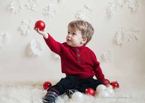 Christmas Pictures Toddler Boy, Toddler Christmas Photoshoot Ideas, Christmas Photoshoot Ideas Toddler, Toddler Boy Christmas Pictures, Baby And Toddler Christmas Pictures, Diy Christmas Photoshoot Toddler, Diy Toddler Christmas Pictures, Christmas Toddler Photoshoot, Toddler Christmas Photo Ideas