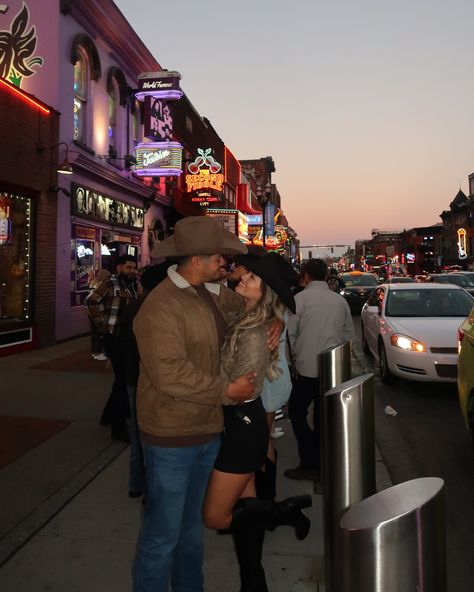 Nashville dump👢🤎✨ #nashville #tennessee #westernstyle #broadway #morganwallen #boyfriend #couple Couples Trip To Nashville, Nashville Couples Photos, Nashville Engagement Photos Downtown, Nashville Instagram Pictures, Nashville Honeymoon, Nashville Photo Ideas, Broadway Street Nashville, Nashville New Years, Nashville Aesthetic