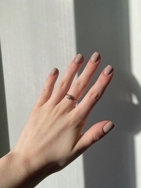 Perfect Nude Nails, Neutral Nail Ideas, Brown Nail Ideas, Minimal Nail, Neutral Nail Art, Nail Paints, Neutral Nail, Brown Nail, Minimalist Nail