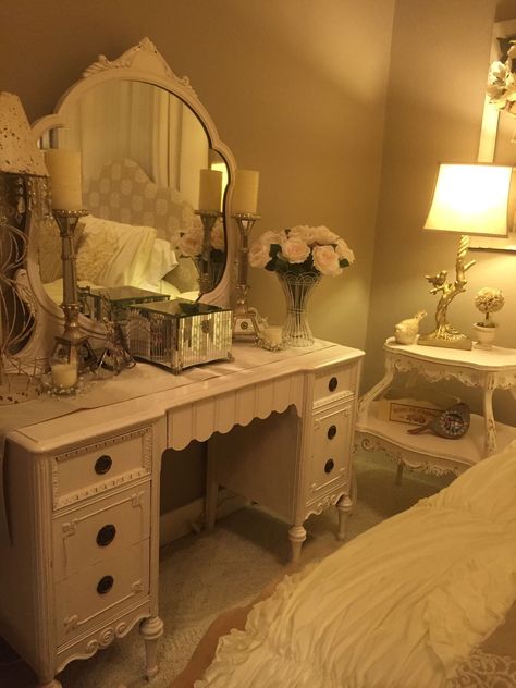 Elegant Room Ideas Aesthetic, Pearl White Bedroom, Vanity Ideas Bedroom Small Simple, Coquette Dresser Aesthetic, Bedroom Aesthetic Dresser, Conquete Aesthetic Room, Bedroom Dresser Aesthetic, Coquette Nightstand, Coquette Dresser