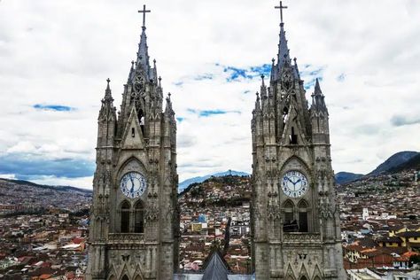 4 Epic 1-Month South America Backpacking Itineraries & Routes Best Travel Books, Backpacking Routes, Backpacking South America, Paris France Travel, Inca Trails, Quito Ecuador, Bali Travel, Quito, Best Places To Visit