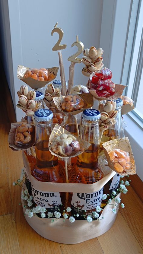 Perfect birthday present #beerbouquet #present #beercake #birthday #birthdaypresent #bouquet #cake #specialcake Beercake Birthday, Beer Bouquet, Bouquet Cake, Food Bouquet, Beer Cake, Birthday Crafts, Special Cake, Birthday Food, Crafts Ideas