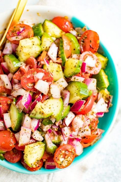 A fresh and easy cucumber and tomato salad for summer with red onion, red wine vinegar and Italian seasoning. Refreshing, delicious and super fast to toss together. #salad #cucumbersalad #vegan Cooked Cucumber, Healthy Barbecue, Tomato Cucumber Salad, Healthy Breakfast Bowl, Tomato And Onion Salad, Cucumber Tomato Salad, Tomato Cucumber, Onion Salad, Cucumber Tomato