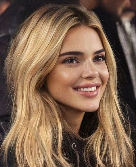 Brown Eyebrows Blonde Hair, Kendall Jenner Blonde Hair, Blonde Hair Dark Eyes, Blonde Hair Dark Eyebrows, Blonde Brown Eyes, Brown Eyes Blonde Hair, Kendall Jenner Makeup, Blonde Eyebrows, Dark Eyebrows