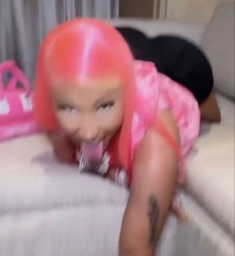 Nicki Minaj Barbie, Playlist Covers Photos, Nicki Minaj Photos, Nicki Minaj Pictures, Current Mood Meme, Reaction Face, Instagram Funny Videos, Funny Profile, Mood Humor