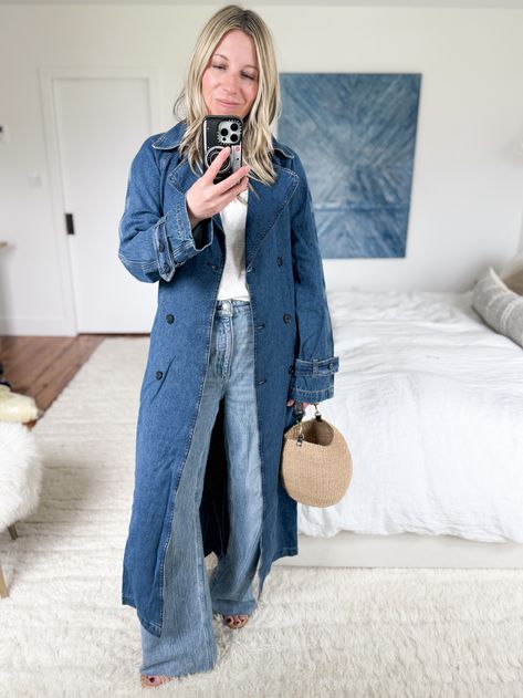 best denim jackets for 2024, are denim jackets still in style, denim jacket update, new denim jacket, denim trench coat | #TheMomEditStyle #DenimJacket #DenimJacketOutfits #DenimOutfit #TrenchCoat #DenimTrenchCoat #SpringJacket Denim Trench Coat Outfit, Denim Coat Outfit, Trench Outfit, Style Denim Jacket, Jean Trench Coat, Trench Coat Outfit, Denim Trench Coat, Denim Jacket Outfit, Coat Outfit