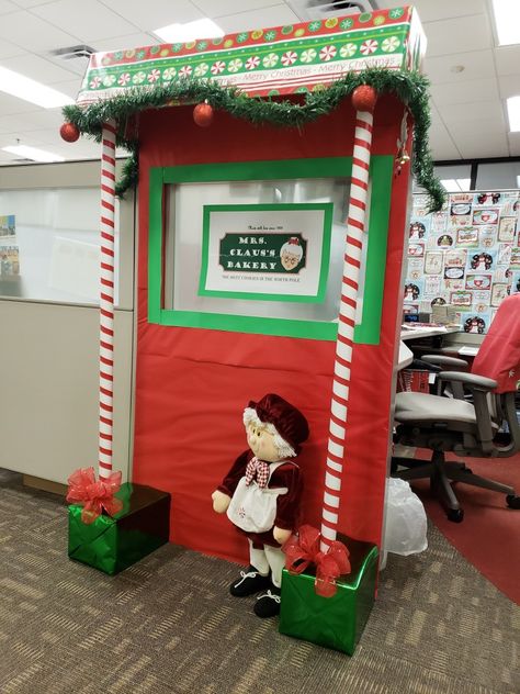 Santa’s Workshop Decorations Office, Mrs Claus Kitchen Decorations, Mrs Claus Bakery Decor, Christmas Hayride, Mrs Claus Bakery, Christmas Desk, Santa Workshop, Christmas Hallway, Hallway Decoration