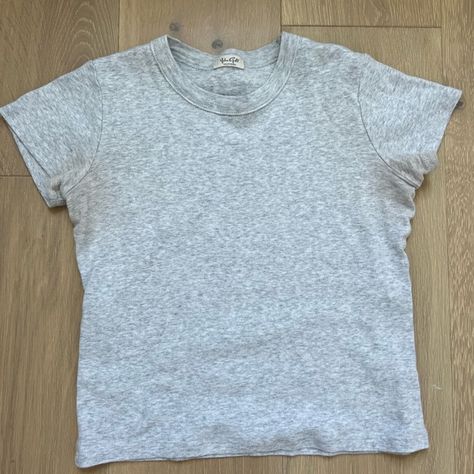 Brandy Melville Light Grey Basic T Shirt Brandy Melville Grey Top, Brandy Melville T Shirt, Brandy Melville Png, Thrifting Manifestation, Brandy Melville Clothes, Brandy Shirt, Obx Outfits, Brandy Melville Shirts, Basic Aesthetic