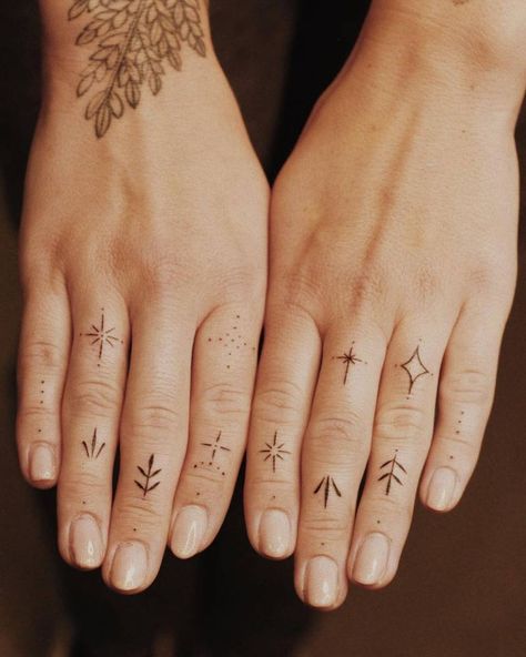 Classy Finger Tattoos, Fine Line Finger Tattoos For Women, Fine Line Hand Tattoos For Women, Fine Line Finger Tattoo, Fine Line Ornamental Tattoo, Tattoo Fingers, Girl Finger Tattoos, Ring Tattoo Designs, Small Finger Tattoos