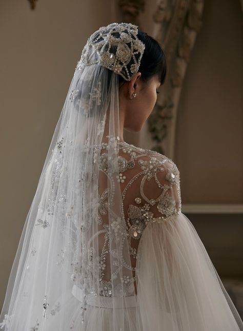 Dress With Veil, Elie Saab Bridal, Bridal Veils And Headpieces, Wedding Dress With Veil, Wedding Veils, Spring 2023, Wedding Veil, Bridal Couture, Bridal Headpieces