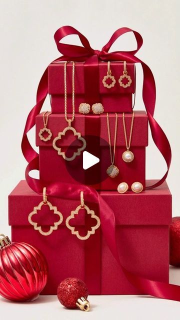 Jewelry Holiday Campaign, Christmas Jewellery Photography, Christmas Jewelry Photography, Jewelry Ads Creative, Jewellery Creative Ads, Fig Ideas, Jewellery Content, Christmas Jewelry Ideas, Christmas Advertising