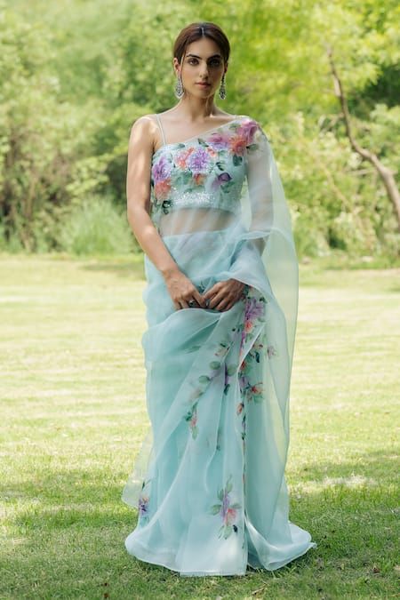 Buy Blue Imported Pure Silk Organza Hand Painted Rose The Umade Saree For Women by Fallon.Studio by Shruti Kaushik Online at Aza Fashions. Hand Painted Saree, Painted Saree, Saree Jackets, Saree Painting Designs, Saree Painting, Hand Painted Dress, Bridal Shower Outfit, Saree For Women, Hand Painted Sarees