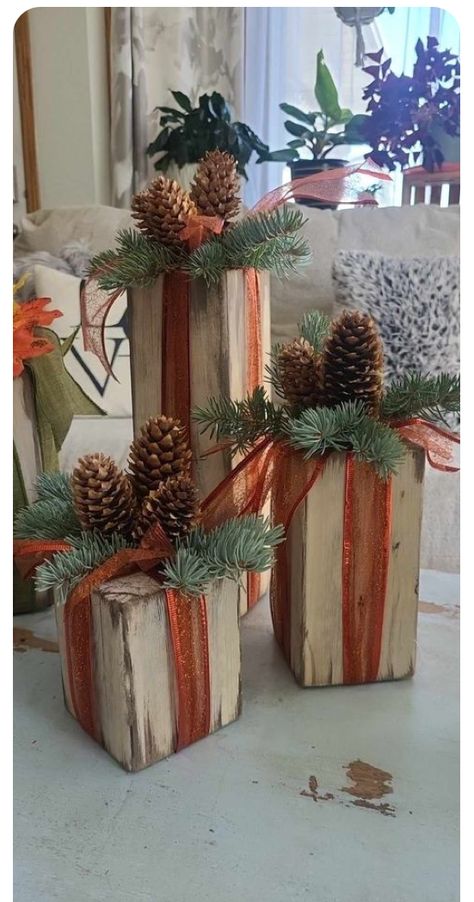 Christmas Decorations Gift Boxes, Pinecone Diy Crafts, Country Christmas Decorations, Christmas Wood Crafts, Holiday Crafts Christmas, Christmas Ornament Crafts, Christmas Crafts Decorations, Christmas Wreaths Diy, Christmas Wood