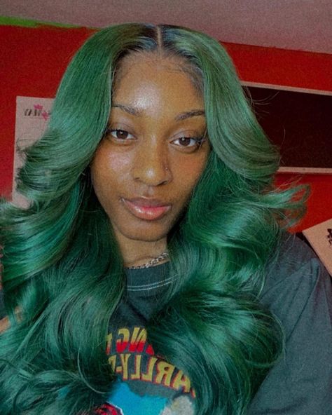 Green Hair Black Women, Dark Green Wig, Green Peekaboo, Green Hairstyles, Brazilian Body Wave Hair, Remy Human Hair Weave, Wig Colors, Wavy Hair Extensions, Birthday Hair