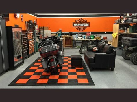 Harley man cave ideas Garage Paint Ideas, Officine In Garage, Harley Men, Garage Shop Plans, Harley Davidson Decor, Garage Paint, Garage Workshop Plans, Man Garage, Garage Organisation