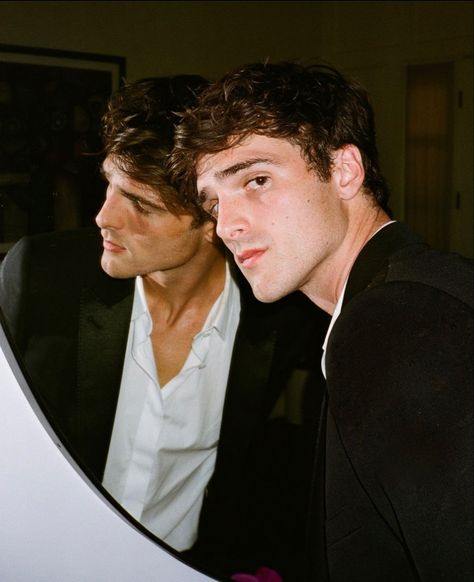 Noah Flynn, Jacob Elordi, Elegante Casual, Hottest Guy Ever, Colleen Hoover, Hot Actors, Pretty Men, Celebrity Crush, A Black