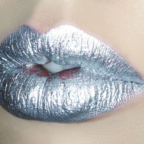 Silver lipstick. Silver Lips, Silver Lipstick, I D Magazine, Silver Makeup, Catty Noir, Lipstick Art, Bold Makeup, Stage Makeup, Lip Art