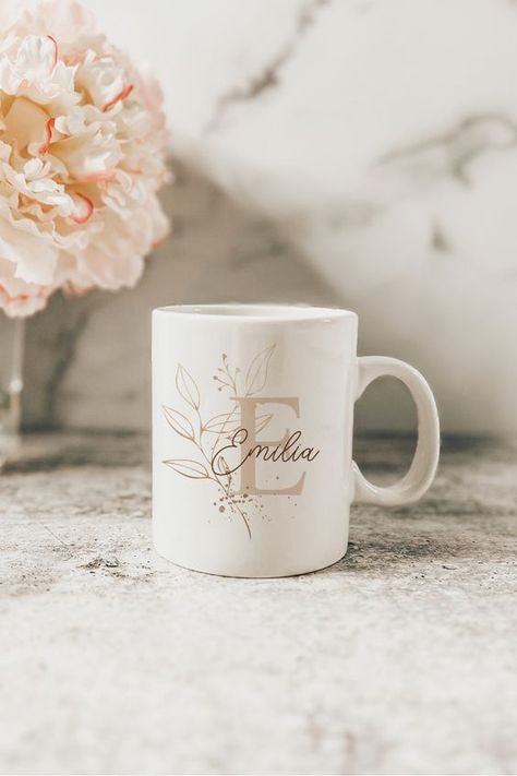 17 Best Coworker Leaving Gift Ideas That Are Beyond Memorable - By Kimberly Faye Coworker Leaving Gift Ideas, Coworker Leaving Gift, Spa Gift Card, Coworker Leaving, Personalized Whiskey Glass, Leaf Monogram, Sublimacion Ideas, Monogram Coffee Mug, Tassen Design