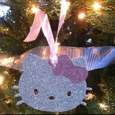 Hello Kitty Ornaments, Glitter Hello Kitty, Hello Kitty Christmas Tree, Diy Hello Kitty, Hello Kitty Crafts, Kitty Christmas, Diy Christmas Tree Ornaments, Glass Glitter, Xmas Deco