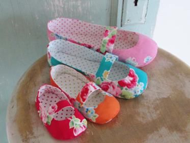 Mary Jane Slippers Shoe Sewing, Baby Shoes Diy Pattern, Quilting Digest, Baby Shoes Diy, Baby Shoes Pattern, Bags Online Shopping, Cute Slippers, Crochet Bebe, Slippers Pattern