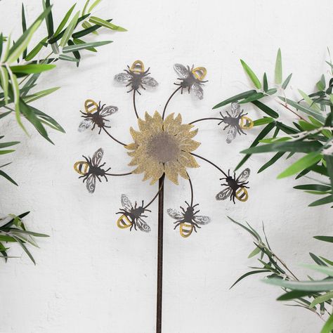 Sunflower Wind Spinner, Bee Sunflower, Ceiling Fan Parts, Metal Bee, Garden Windmill, Circular Design, Enchanted Garden, Wind Spinners, Garden Accessories