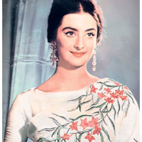 Saira Banu Saira Banu, Indian Retro, Bollywood Retro, Retro Bollywood, Salwar Kamiz, Vintage Bollywood, Indian Bollywood, Saree Look, Bollywood Stars