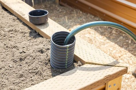 Learn how to install the irrigation system in a self-watering raised bed with this helpful step by step guide. Raised Garden Beds Irrigation, Watering Raised Garden Beds, Garden Watering System, Vegetable Garden Raised Beds, Planter Beds, Diy Raised Garden, Raised Garden Beds Diy, Self Watering Planter, Have Inspiration