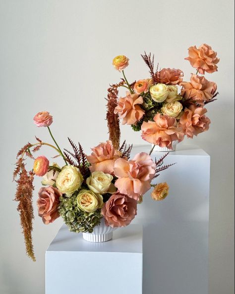 Warm Fall #florist #floristmiami #floristdesigner #floristdesign #eventflorist #weddingflorist #miamiweddingflorist #miamiwedding Altar Arrangement, Florist Design, Miami Wedding, Warm Autumn, Persimmon, Fall Floral, Wedding Florist, Florist, Floral