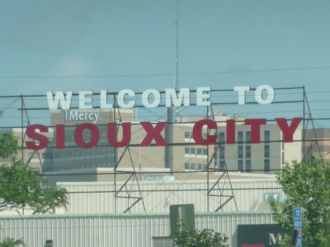 I always seee this sign and I like it. :) Iowa Aesthetic, Bridge Pictures, Sioux City Iowa, Sioux City, Sioux, Nebraska, Iowa, Growing Up, Favorite Places