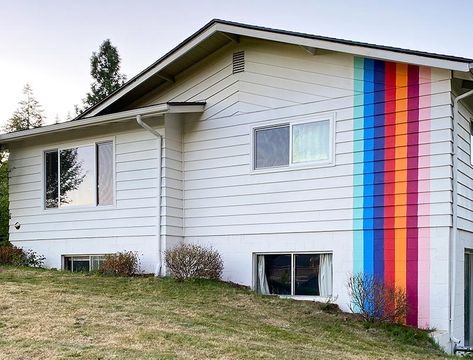 Painted Vinyl Siding House Exteriors, Repainting Exterior House, Striped House Exterior, Vinyl Siding Decorating Ideas, Side Of House Mural, Mural On Vinyl Siding, Facade Painting Ideas, Mural On Siding, Painted Chimney Exterior