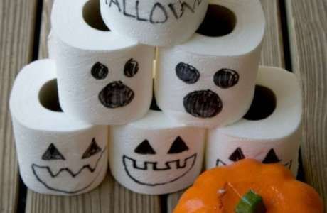 Great Image transfer technique with acrylic paint – Recycled Crafts Bowling Games For Kids, Pumpkin Bowling, Halloween Toilet Paper, Easy Halloween Games, Pumpkin Games, Bricolage Halloween, Halloween Fest, Halloween Games For Kids, Halloween Party Games