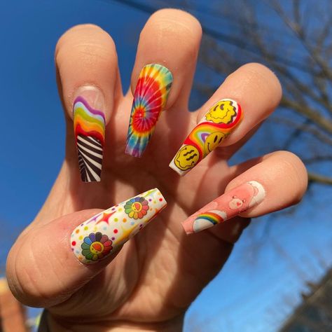 Optical Illusion Nails, Tye Dye Ideas, Tye Dye Nails, Illusion Nails, Smudged Makeup, Green Tea Mask, Liquid Eyeliner Pen, Fiber Mascara, Black Liquid